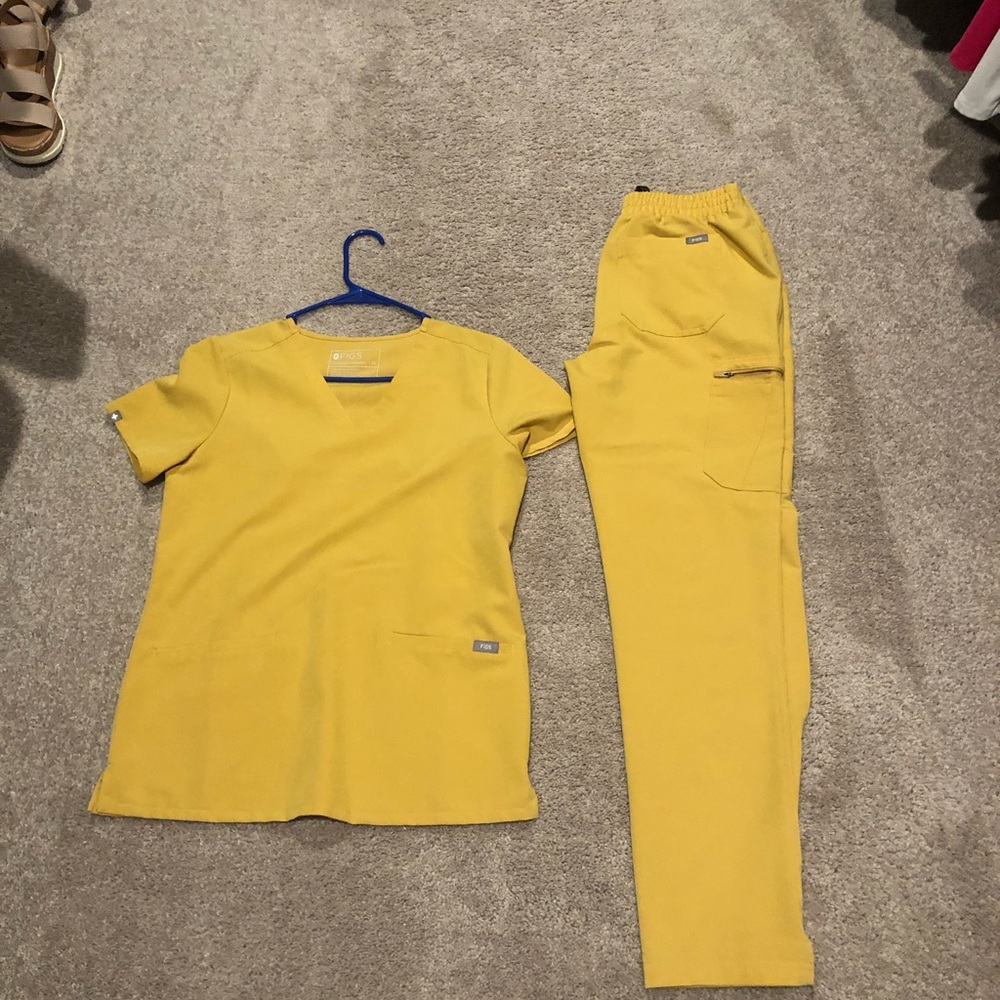 Figs xs light gold three pocket scrub top with small gold scrub pant- NWOT